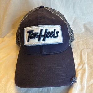 Men’s New Era Navy North Carolina Tar Heels Frayed Patch 9Twenty Trucker Hat